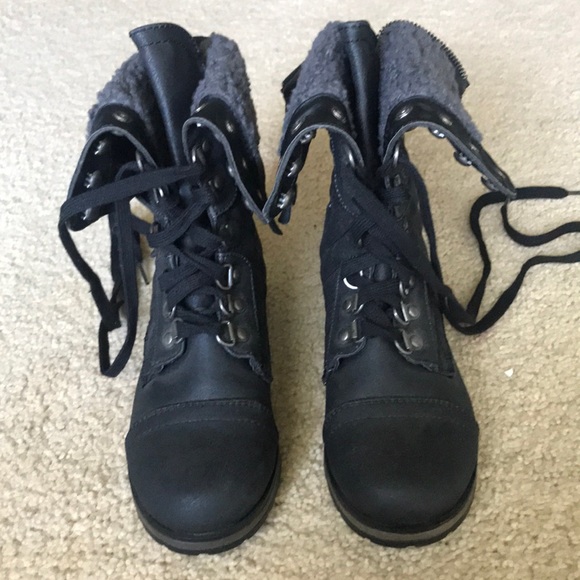 Boots - Picture 3 of 4